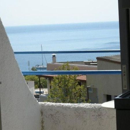 Efrosyni Apartments Agia Marina  エクステリア 写真