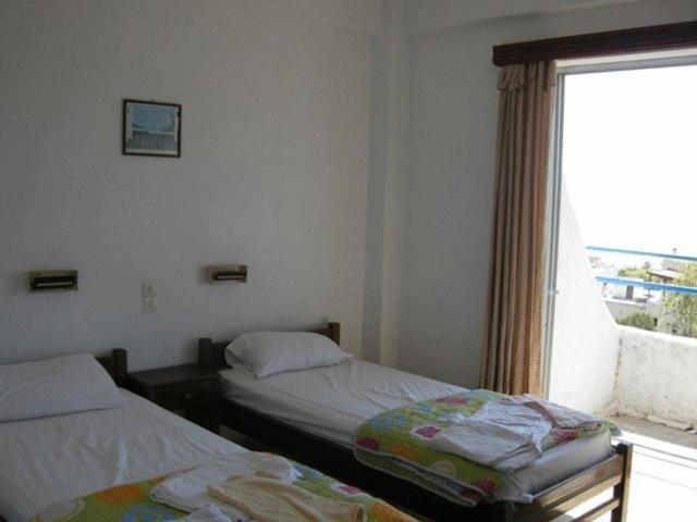 Efrosyni Apartments Agia Marina  エクステリア 写真
