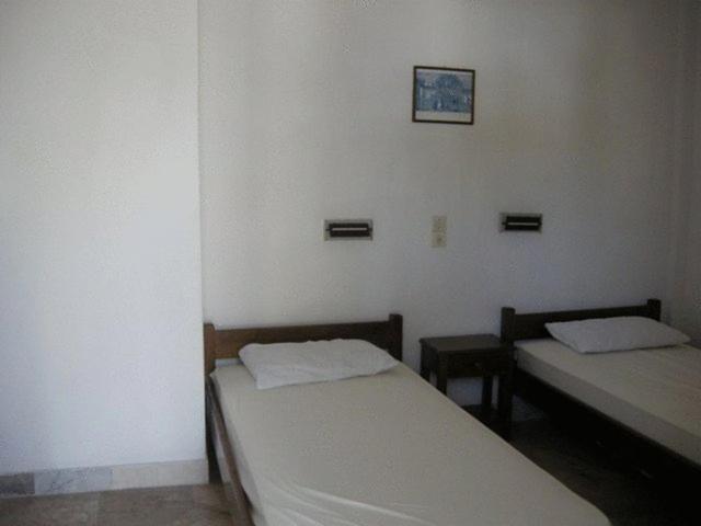 Efrosyni Apartments Agia Marina  エクステリア 写真