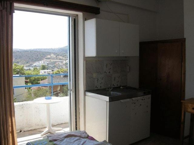 Efrosyni Apartments Agia Marina  エクステリア 写真