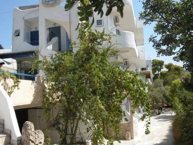 Efrosyni Apartments Agia Marina  エクステリア 写真