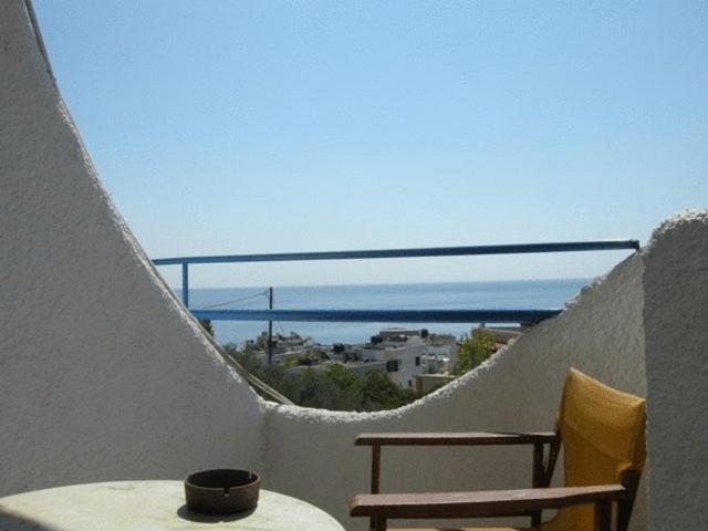 Efrosyni Apartments Agia Marina  エクステリア 写真